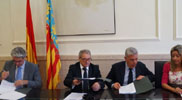 Firma de un convenio en la Diputación de València.