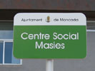 Placa informativa del centro social.